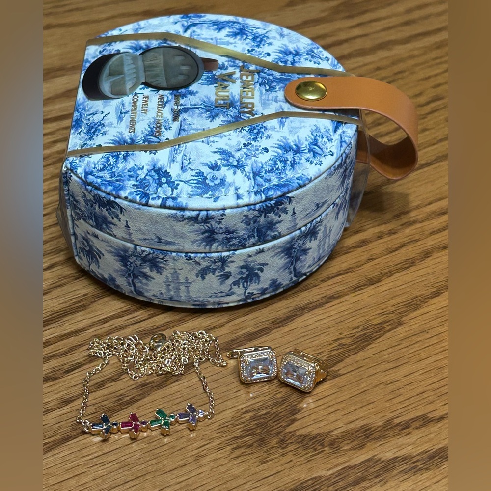 💜Half Off💜Blue and White Jewelry Case With Necklace and Earrings. All NIP - Picture 2 of 6